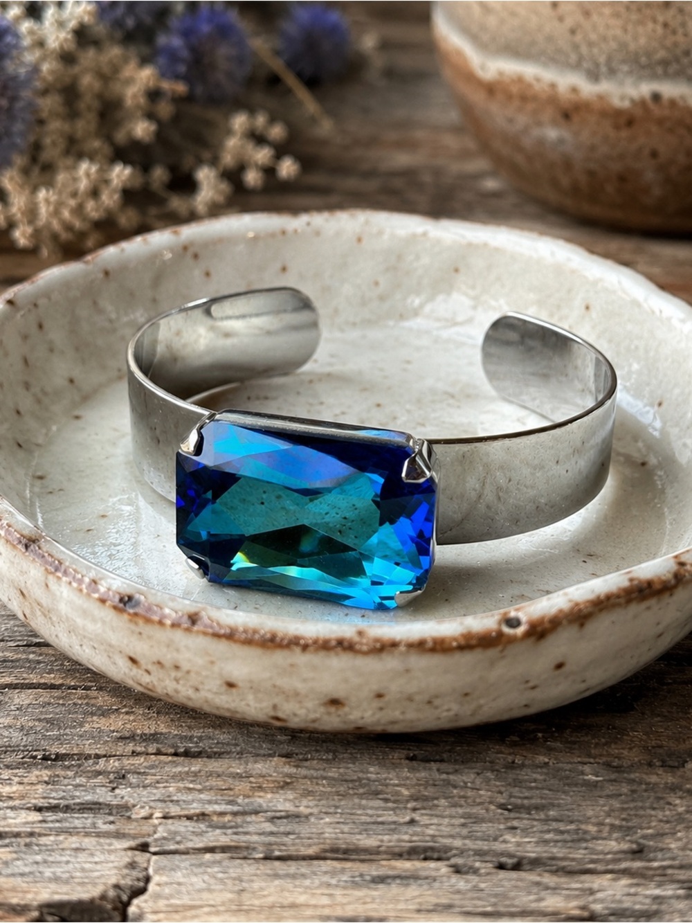 Handcrafted bracelet with Swarovski crystal